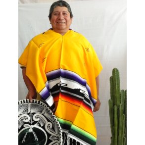 Yellow poncho look fra Mexico