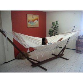 Ekstra udbredt hængekøje med bredde rundstokke