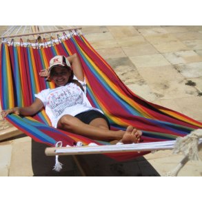 Hængekøje i stribet farvemix med tværpinde