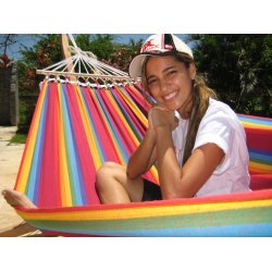 H&aelig;ngek&oslash;je i stribet farvemix med tv&aelig;rpinde