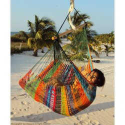 Multicolor hengekye stol i store fleksible nett